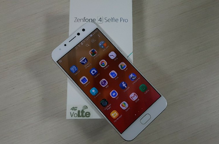 Chinese smartphone makers Vivo and Oppo have created a strong presence in India with their selfie-focused devices such as Vivo V5 Plus and Oppo F3 Plus. Now, Taiwan-based ASUS has joined the race with Zenfone 4 Selfie Pro. Zenfone 4 Selfie Pro is the flagship model in the "Zenfone 4 Selfie" series and, the company claims, features the world's most advanced 24MP "DuoPixel" front shooter. The device is also being touted as the world's first to come with 4K selfie video-recording capability. Priced at Rs 23,999, the smartphone essentially competes with the likes of Vivo V5 Plus, Gionee A1 Plus and Oppo F3 Plus. ASUS Zenfone 4 Selfie Pro,ASUS Zenfone,ASUS Zenfone 4,ASUS Zenfone 4 Selfie Pro pics,ASUS Zenfone 4 Selfie Pro images,ASUS Zenfone 4 Selfie Pro stills,ASUS Zenfone 4 Selfie Pro pictures,ASUS Zenfone 4 Selfie Pro photos