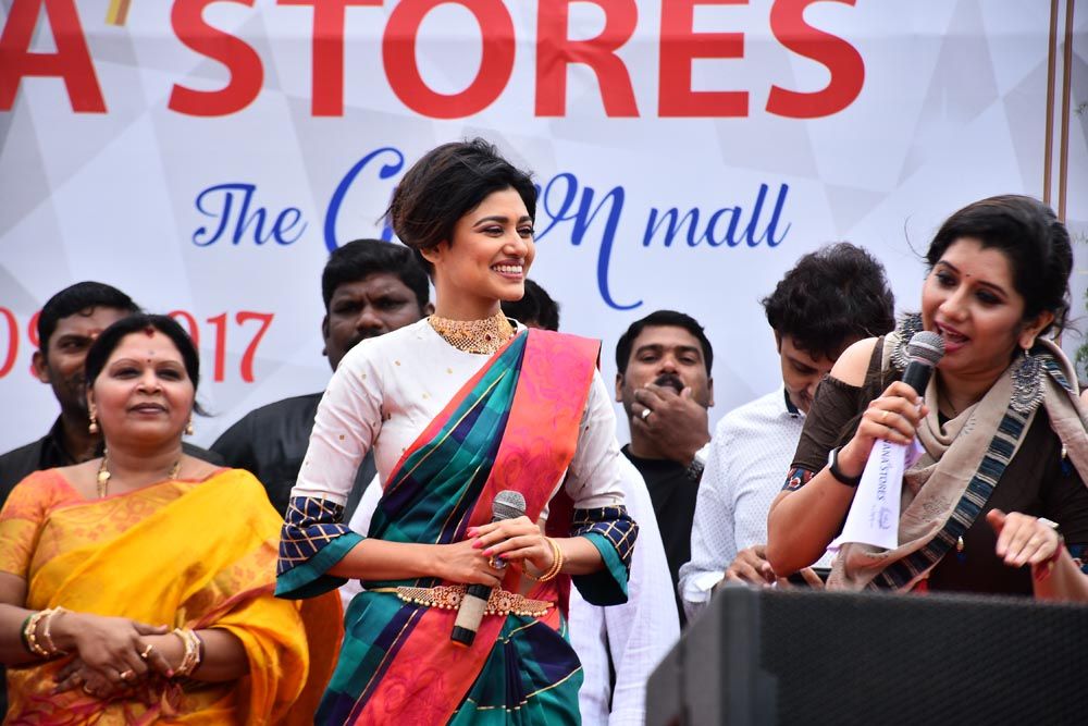 Actress Oviya At Saravana Stores Launch in OMR. Bigg Boss Tamil,Oviya,Bigg Boss fame Oviya,Oviya Bigg Boss,Bigg Boss Oviya,Oviya at Saravana stores launch,Oviya at Saravana stores launch pics,Oviya at Saravana stores launch images,Oviya at Saravana stores launch stills,Oviya at Saravana stores launch p