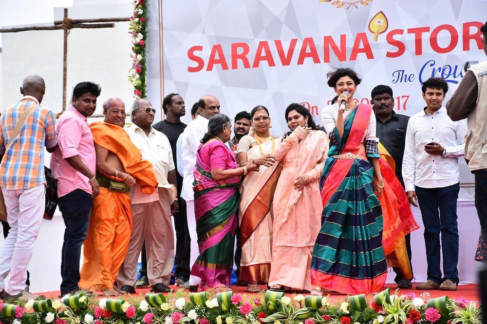 Oviya at Saravana Stores Opening Ceremony in OMR. Bigg Boss Tamil,Oviya,Bigg Boss fame Oviya,Oviya Bigg Boss,Bigg Boss Oviya,Oviya at Saravana stores launch,Oviya at Saravana stores launch pics,Oviya at Saravana stores launch images,Oviya at Saravana stores launch stills,Oviya at Saravana stores launch p