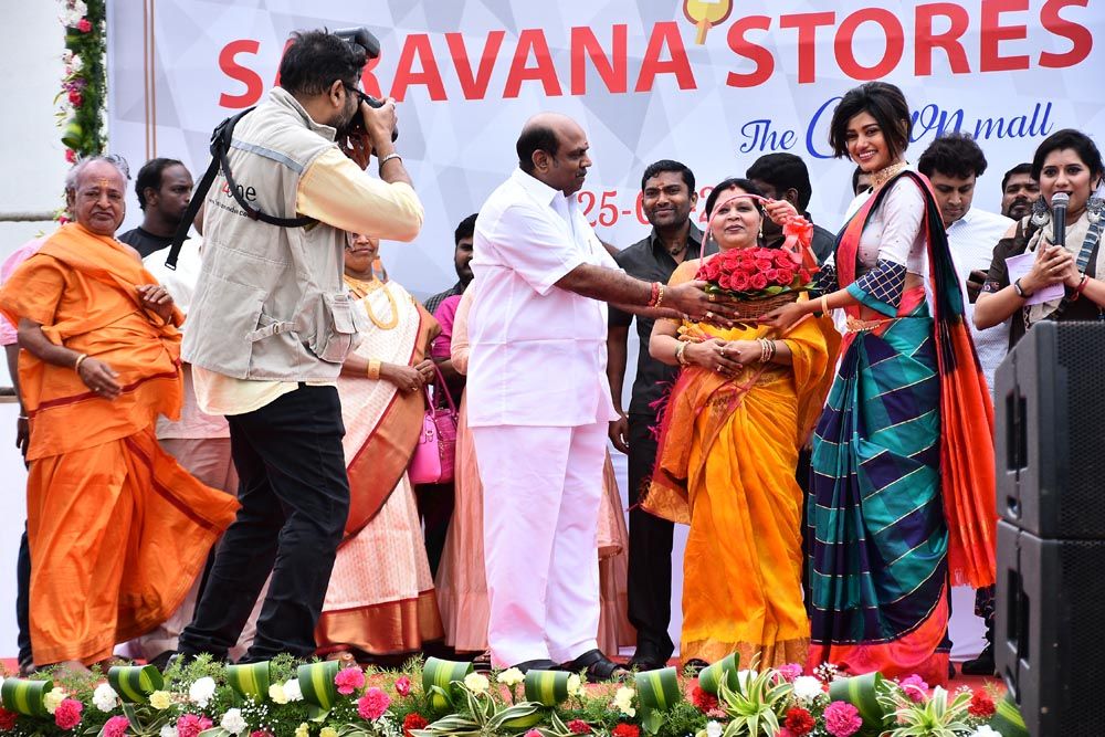 Oviya inaugurates Saravana Stores new showroom at OMR Chennai. Bigg Boss Tamil,Oviya,Bigg Boss fame Oviya,Oviya Bigg Boss,Bigg Boss Oviya,Oviya at Saravana stores launch,Oviya at Saravana stores launch pics,Oviya at Saravana stores launch images,Oviya at Saravana stores launch stills,Oviya at Saravana stores launch p