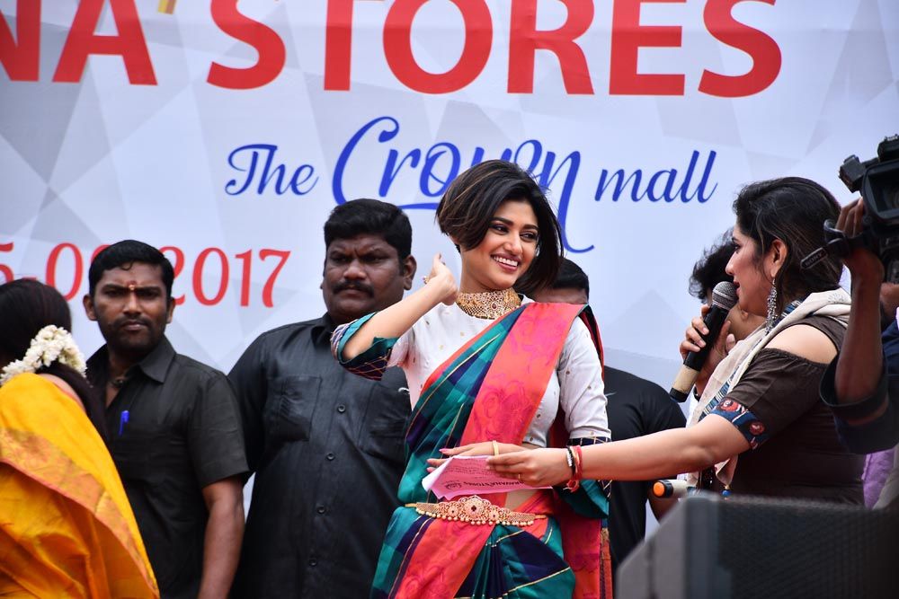 Oviya at Saravana Stores Opening Ceremony in OMR. Bigg Boss Tamil,Oviya,Bigg Boss fame Oviya,Oviya Bigg Boss,Bigg Boss Oviya,Oviya at Saravana stores launch,Oviya at Saravana stores launch pics,Oviya at Saravana stores launch images,Oviya at Saravana stores launch stills,Oviya at Saravana stores launch p