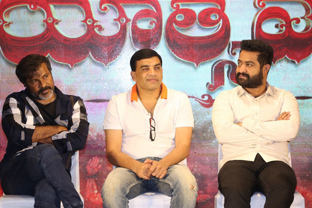 Dil Raju and Jr NTR at Jai Lava Kusa Success Meet. Jai Lava Kusa Success Meet,Jai Lava Kusa,Jr NTR,Dil Raju,Nandamuri Kalyan Ram,Chota K Naidu,Posani Krishna Murali,Jai Lava Kusa Success Meet pics,Jai Lava Kusa Success Meet images,Jai Lava Kusa Success Meet stills,Jai Lava Kusa Success Meet pictures