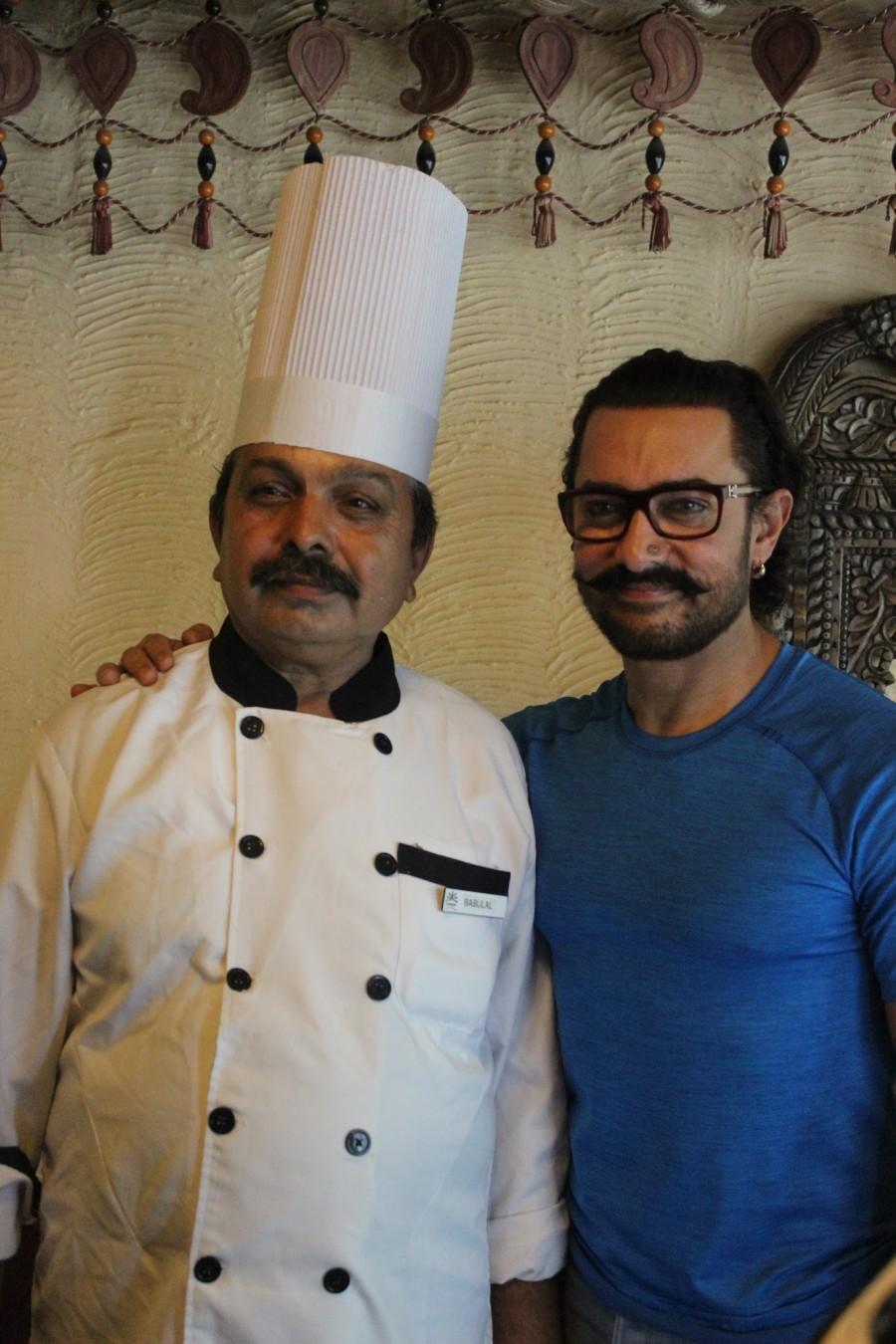 'Secret Superstar' is a film essentially based on music with the lead protagonist Insia played by Zaira Wasim being an aspiring singer. The young girl faces resistance from her father after which she opts to follow her dreams by posting videos on social media anonymously. Aamir Khan,actor Aamir Khan,Gujarati Thali,Gujarati Thali in Baroda,Secret Superstar,Secret Superstar promotion,Secret Superstar movie promotion