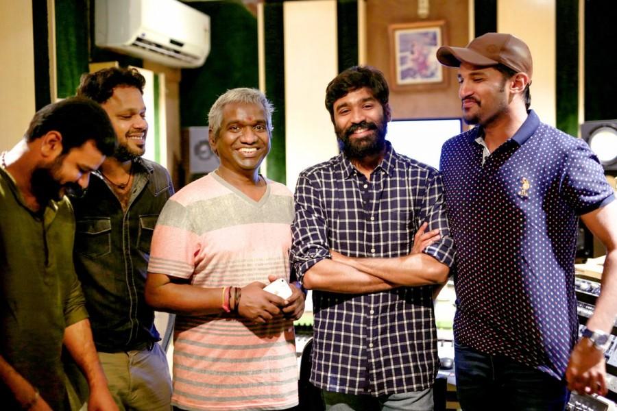 Dhanush sings Local Sarakkaa Foreign Sarakkaa for Padaiveeran movie ...