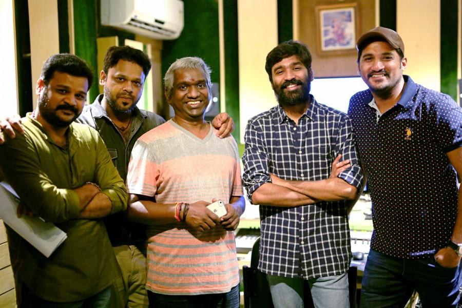 Dhanush Sings "Local Sarakkaa Foreign Sarakkaa" song for Padaiveeran movie. Dhanush,Local Sarakkaa Foreign Sarakkaa,Local Sarakkaa Foreign Sarakkaa song,Dhanush sings Local Sarakkaa Foreign Sarakkaa,Padaiveeran