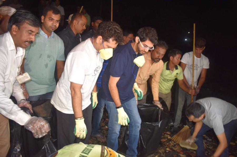 Cricket maestro Bharat Ratna Sachin Tendulkar and Yuva Sena chief Aditya Thackeray and others picked up brooms to sweep parts of Bandra here on Tuesday, earning praise directly from Prime Minister Narendra Modi. The move follows a recent appeal by Modi to prominent personalities urging them to take part in the renewed sanitation drive 'Swachhata Hi Seva', launched for a fortnight as part of the Swachh Bharat Abhiyan's third anniversary on October 2. Swachh Bharat,Sachin Tendulkar,Aditya Thackeray,Yuva Sena chief Aditya Thackeray,Bharat Ratna Sachin Tendulkar,Narendra Modi,PM Narendra Modi