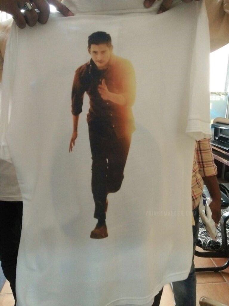 The film assures epic clash between Mahesh and SJ Suryah, who plays the antagonist. In "Spyder", Mahesh plays an Intelligence Bureau (IB) officer while Suryah is rumoured to be donning he role of a bio-terrorist. Mahesh Babu,Mahesh Babu fans,Spyder movie release,Spyder release,Spyder special screening,Spyder special screening pics,Spyder special screening images,Spyder special screening pictures,Spyder special screening photos