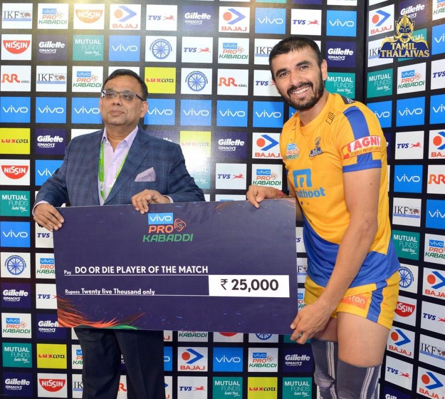 Coming back, Gujarat began strongly and scored three points in three minutes to lead 23-13 after 23 minutes. Another all out was inflicted by Gujarat in the 25th minute as they stretched their lead to 27-15. The Thalaivas never looked like threatening Gujarat's domination in the second half. All they could do was to reduce the defeat margin. After 30 minutes it was 30-20 in Gujarat Fortunegiants' favour and looked on course for a comfortable victory. Pro Kabaddi League 2017,Pro Kabaddi League,Ajay Thakur,Tamil Thalaivas stun Gujarat Fortunegiants,Tamil Thalaivas,Gujarat Fortunegiants,Tamil Thalaivas beats Gujarat Fortunegiants