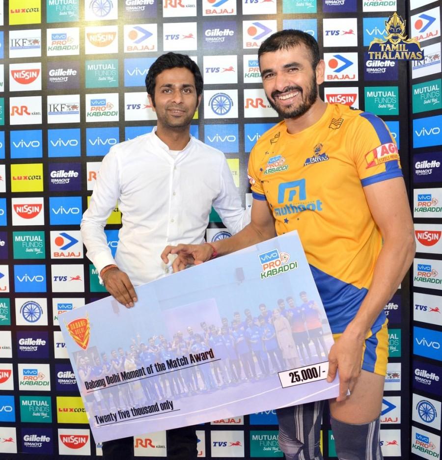 In the dying minutes of the match, Thakur used all his experience to score three raid points and help the Thalaivas to a narrow win. Pro Kabaddi League 2017,Pro Kabaddi League,Ajay Thakur,Tamil Thalaivas stun Gujarat Fortunegiants,Tamil Thalaivas,Gujarat Fortunegiants,Tamil Thalaivas beats Gujarat Fortunegiants