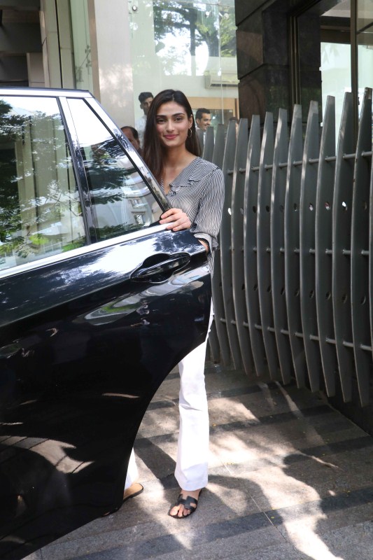 Athiya Shetty was spotted leaving Ashutosh Gowariker's office with a smile on her face. Athiya Shetty,Athiya Shetty visited Ashutosh Gowariker office,Athiya Shetty at Ashutosh Gowariker office,Ashutosh Gowariker office,Ashutosh Gowariker