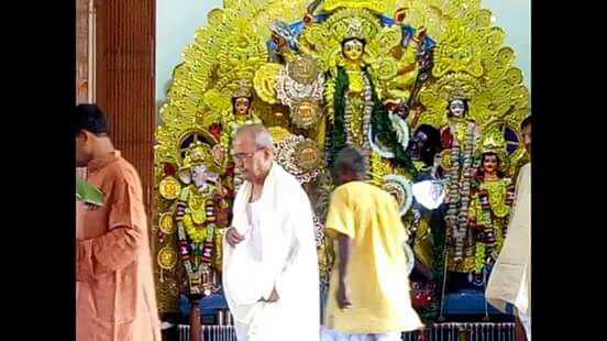 Pranab Mukherjee during Durga Puja celebrations at his ancestral house in Birbhum district of West Bengal on Sept 28, 2017.