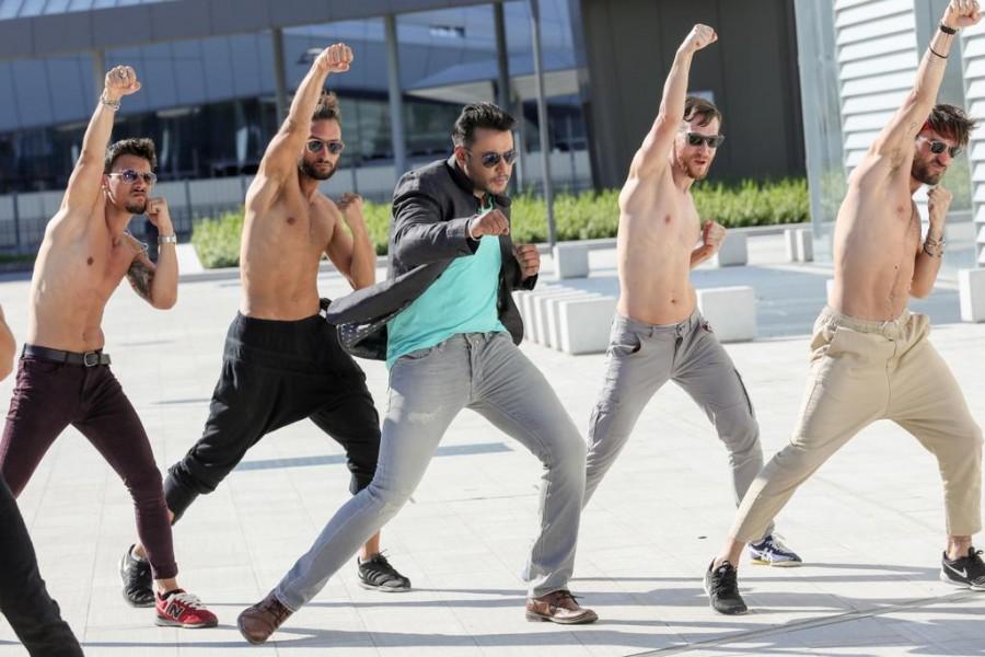 Starring Darshan and Sruthi Hariharan in the lead role, while Shanvi Srivastava, Devaraj, Sadhu Kokila and Sumithra appears in the supporting role. Darshan,Sruthi Hariharan,Tarak movie stills,Tarak movie pics,Tarak movie images,Tarak movie photos,Tarak movie pictures,Tarak stills,Tarak pics,Tarak images,Tarak pictures
