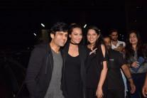 The makers of Judwaa 2 had organized for a special screening last night in Mumbai. Just a day before the film's release Judwaa 2 makers had called in for a special preview of the film  Judwaa 2 preview was a stary affair, a lot of prominent personalities had come to attend the screening.