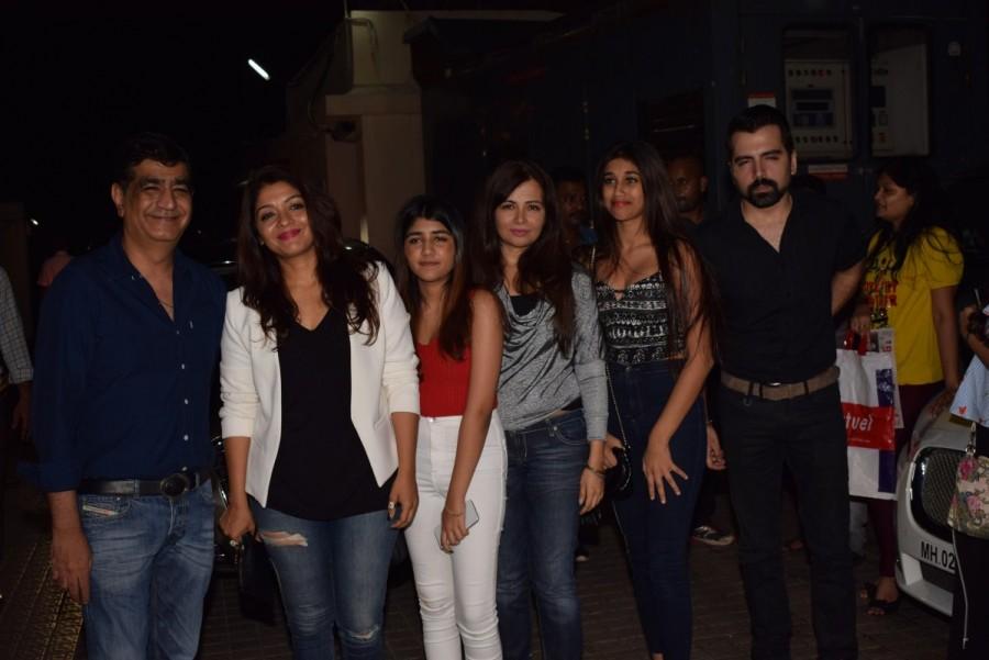 Present at the preview were Karan Johar, Alia Bhatt, Kriti Sanon, Tiger Shroff, Disha Pathani, Akshay Kumar, Sonakshi Sinha, Juno Chopra, Anupam Kher, director Rajkumar Santoshi along with his wife, Chunky Pandey along with his daughter Ahana Pandey, Natasha Dalal, Manish Paul, Poonam Dhillon to name a few. Karan Johar,Alia Bhatt,Kriti Sanon,Tiger Shroff,Disha Pathani,Akshay Kumar,Sonakshi Sinha,Juno Chopra,Anupam Kher,Judwaa 2,Judwaa 2 special screening,Judwaa 2 special screening pics,Judwaa 2 special screening images,Judwaa 2 special screening stills,Judwa
