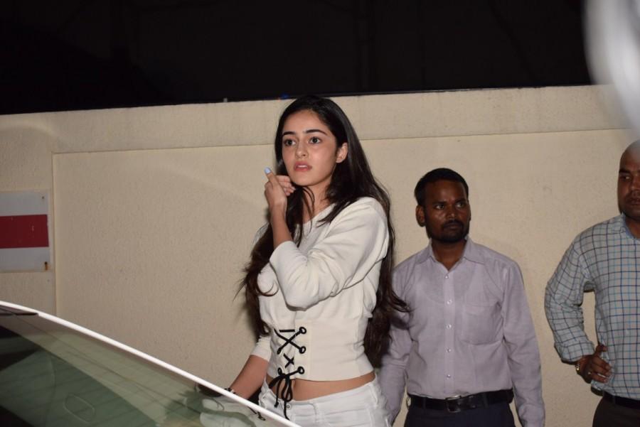 Produced by Sajid Nadiadwala, directed by David Dhawan, Judwaa 2 is presented by Fox Star Studios and Nadiadwala Grandson Entertainment. The film has opened to a houseful response. Karan Johar,Alia Bhatt,Kriti Sanon,Tiger Shroff,Disha Pathani,Akshay Kumar,Sonakshi Sinha,Juno Chopra,Anupam Kher,Judwaa 2,Judwaa 2 special screening,Judwaa 2 special screening pics,Judwaa 2 special screening images,Judwaa 2 special screening stills,Judwa