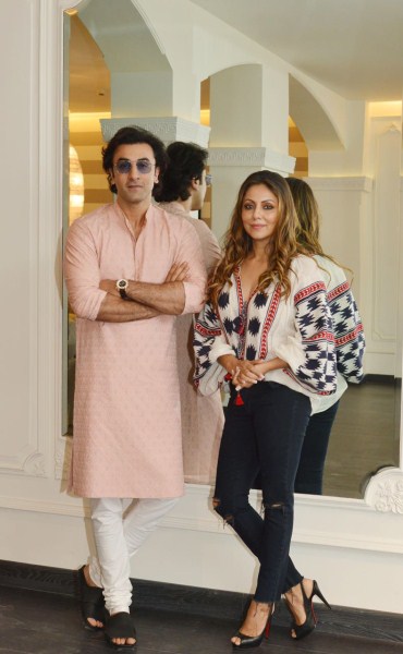 Ranbir is not the only actor who visited Gauri's store, earlier actors like Rani Mukherji, Sussane Khan, Farah Khan to name a few had also visited. Ranbir Kapoor visits Gauri Khan,Ranbir Kapoor,Gauri Khan,Gauri Khan's design store,Gauri Khan design store