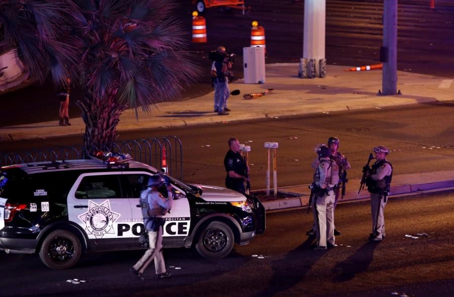 Las Vegas Metro Police officers gather near the intersection of Tropicana Avenue and Las Vegas Boulevard South after a mass shooting. Las Vegas,Las Vegas shooting,Las Vegas Deadly Shooting,Deadly Shooting Las Vegas