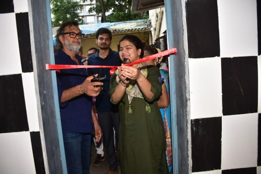 The filmmaker who has been on a sanitation drive has built numerous toilets across the nation since he realized the importance of personal hygiene in India while working on his upcoming film 'Mere Pyaare Prime Minister'. Gandhi Jayanti,Rakeysh Omprakash Mehra,Rakeysh Omprakash Mehra celebrates Gandhi Jayanti,Model Government school,Mere Pyaare Prime Minister