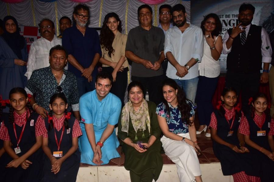 The director met the children of the school who had decorated their school with rangolis and kids dressed in lively outfits for welcoming the guests for the function. Actress Saiyami Kher who made her debut with Rakeysh Mehra's film also accompanied the director for this noble cause. Gandhi Jayanti,Rakeysh Omprakash Mehra,Rakeysh Omprakash Mehra celebrates Gandhi Jayanti,Model Government school,Mere Pyaare Prime Minister