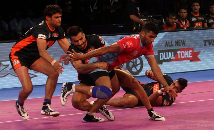 For Bengal it was Maninder Singh and Deepak Narwal who got three raid points each in the first half. Jang Kun Lee could just one raid point. Jaipur went into the break leading 12-11. Jaipur began the second half strongly as they forced an all out in the 23rd minute as they led 18-13. Bengal came back in the next few minutes as they trailed 18-20. Maninder Singh scored with a two-point raid in the 32nd minute as Bengal made it 20-22. Maninder Singhs,Pro Kabaddi League 2017,Bengal beat Jaipur,Bengal Warriors beat Jaipur Pink Panthers,Bengal Warriors,Jaipur Pink Panthers