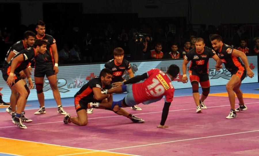 Maninder clinched the match in the dying seconds with a bonus point to give Bengal Warriors a victory. Maninder Singhs,Pro Kabaddi League 2017,Bengal beat Jaipur,Bengal Warriors beat Jaipur Pink Panthers,Bengal Warriors,Jaipur Pink Panthers