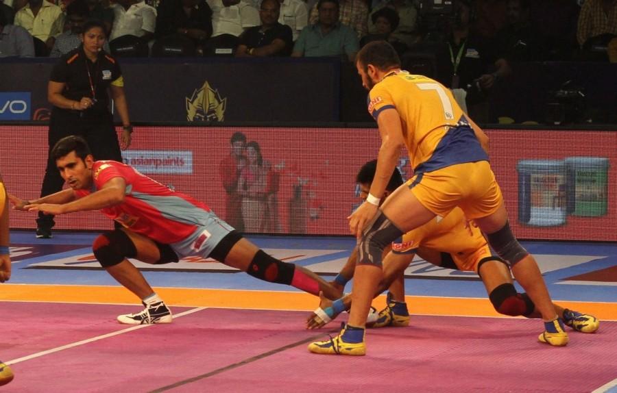 Thalaivas forced a super tackle in the last minute but it wasn't enough as they lost 26-27. Pro Kabaddi League 2017,Pro Kabaddi League,aipur Pink Panthers beat Tamil Thalaivas,aipur Pink Panthers,Tamil Thalaivas,Inter Zone Challenge Week,PKL,PKL 2017