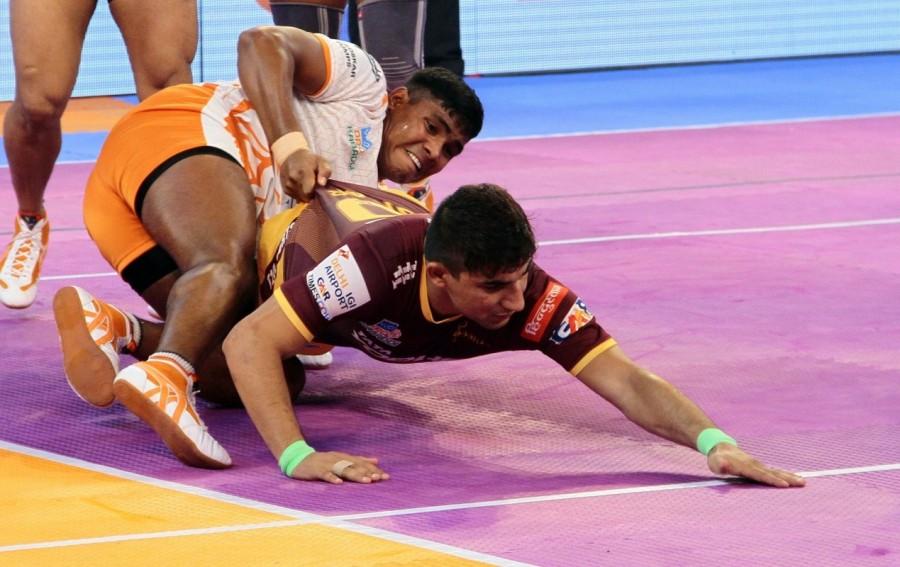 Devadiga scored a raid point in the 37th minute to give his team a 33-32 lead but Suresh Kumar got Puneri Paltan on equal footing with a raid point in the 38th minute and the team scored a tackle point in the last minute to win the match 34-33. Pro Kabaddi 2017,Puneri Paltan narrowly beat UP Yoddha,Puneri Paltan beat UP Yoddha,Puneri Paltan,UP Yoddha,Inter Zone Challenge Week
