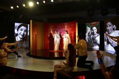 At the unveiling, Asha stood besides her wax figure, which is sculpted in a symbolic singing pose with a mic and has been crafted from over 150 measurements and photographs. She posed just like the figure -- looking like a mirror image. Asha Bhosle,singer Asha Bhosle,Asha Bhosle unveils Wax Statue,Asha Bhosle Wax Statue,Asha Bhosle Wax Statue pics,Asha Bhosle Wax Statue images,Asha Bhosle Wax Statue stills,Asha Bhosle Wax Statue pictures,Asha Bhosle Wax Statue photos