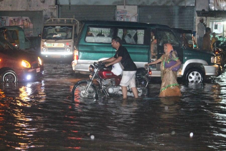 Heavy downpour, accompanied by thunderstorm for over three hours in the evening, inundated roads, bringing the traffic to a grinding halt during the peak hours. Officials said it was a cloudburst over the city as some areas recorded 7 cm to 12 cm rainfall. Two persons including a child were killed and two injured in a wall collapse in Singadikunta area in Banjara Hills. One person died of electrocution in Hussaini Alam in the old city. Heavy rain,Heavy rain in Hyderabad,Hyderabad,Hyderabad rain,Hyderabad heavy rain,Heavy rains lash Hyderabad