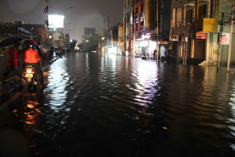 Drains were overflowing at many places, inundating major roads in the twin cities of Hyderabad and Secunderabad, in the Information Technology hub of Cyberabad and on the outskirts. Several colonies plunged into darkness as the wires snapped, disrupting the supply. People returning home from work places were caught in long traffic snarls. Techies were stranded in the traffic jam in Madhapur, which houses many software giants. Heavy rain,Heavy rain in Hyderabad,Hyderabad,Hyderabad rain,Hyderabad heavy rain,Heavy rains lash Hyderabad
