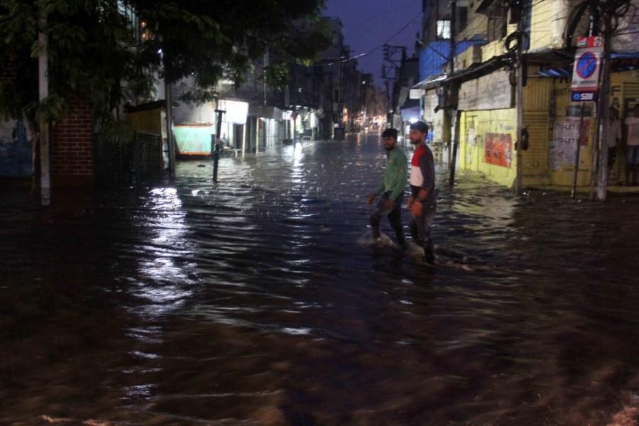 According to Hyderabad met office, the heavy downpour was caused by thunderstorm activity resulting from upper air circulation lying over Rayalaseema and upper air trough running from Odisha to Kerala across Telangana. Heavy rain,Heavy rain in Hyderabad,Hyderabad,Hyderabad rain,Hyderabad heavy rain,Heavy rains lash Hyderabad