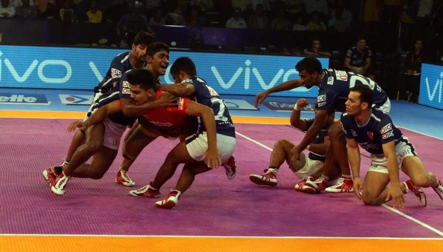 Gujarat Fortunegiants made short shrift of Dabang Delhi hammering them 42-22 in the fifth Pro Kabaddi League (PKL) here on Tuesday. It was yet another dismal showing by Delhi as they crashed to their 14th defeat of the campaign. Delhi's defence had a terrible game as they scored just four points in the match. Pro Kabaddi League 2017,Gujarat Fortunegiants thrash Dabang Delhi,Gujarat Fortunegiants beats Dabang Delhi,Gujarat Fortunegiants,Dabang Delhi,PKL 2017