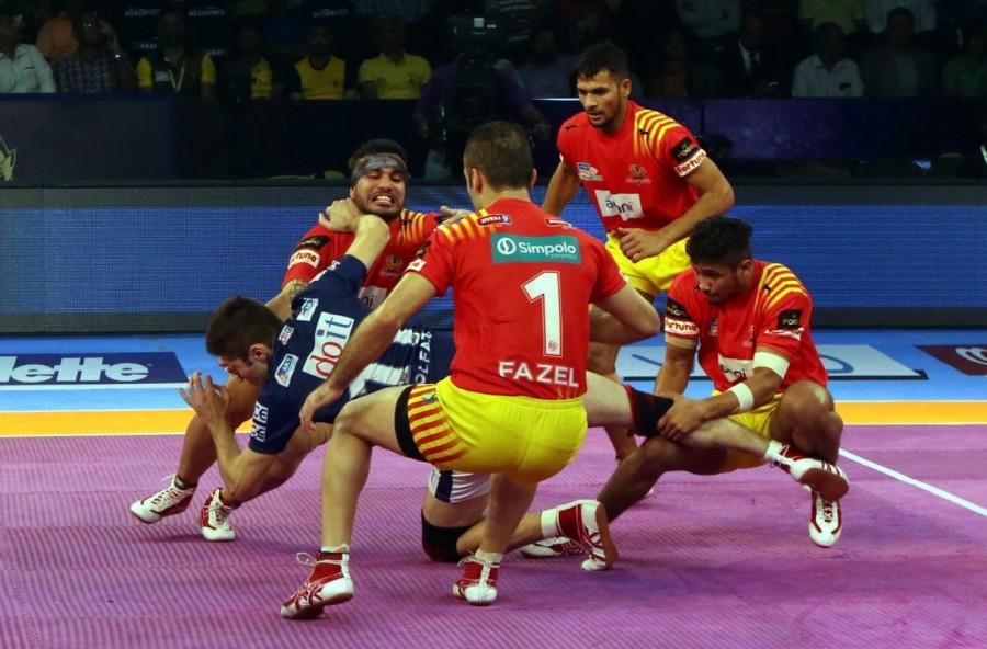 Sachin and Ranjit continued to pile on points for Gujarat as they led 17-5 after 12 minutes. Delhi raiders couldn't keep up with Gujarat defence whereas their defenders were finding it difficult to contain the opposition raiders. Gujarat inflicted the second all out of the match in the 15th minute to lead 23-7. Sriram made a two-point raid in the 18th minute as Delhi trailed 9-27 at the end of the first half. Pro Kabaddi League 2017,Gujarat Fortunegiants thrash Dabang Delhi,Gujarat Fortunegiants beats Dabang Delhi,Gujarat Fortunegiants,Dabang Delhi,PKL 2017