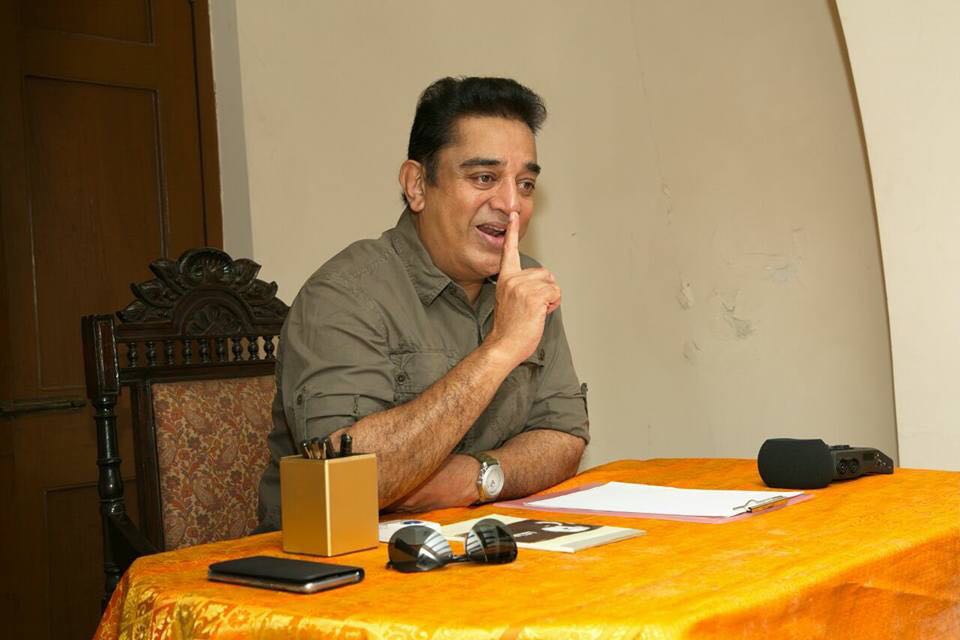 Amid persistent speculation that he will take the political plunge, noted actor-filmmaker Kamal Haasan on Wednesday met members of his fans associations here to discuss activities to be carried out on his birthday on November 7. Kamal Haasan,actor Kamal Haasan,Kamal Haasan meets fans,Kamal Haasan political plunge,kamal haasan politics,kamal haasan in politics