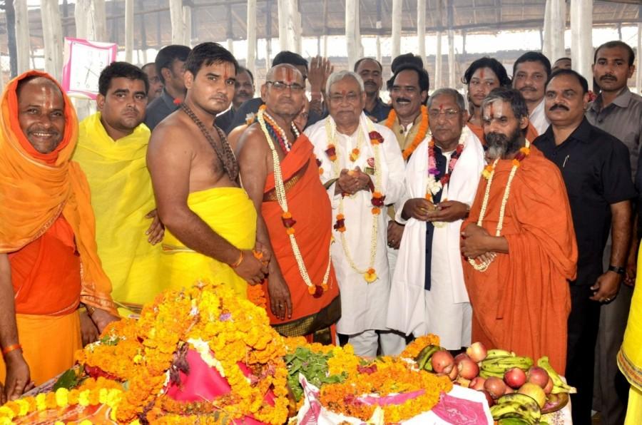 Bihar CM Nitish Kumar attends birth anniversary celebrations of Ramanuj Swami Maharaj in Arrah of Bihar's Bhojpur district. Bihar Chief Minister Nitish Kumar,Nitish Kumar,Bihar CM Nitish Kumar,Ramanuj Swami Maharaj,Ramanuj Swami Maharaj birthday,Ramanuj Swami Maharaj birth anniversary,Ramanuj Swami Maharaj birth anniversary celebrations