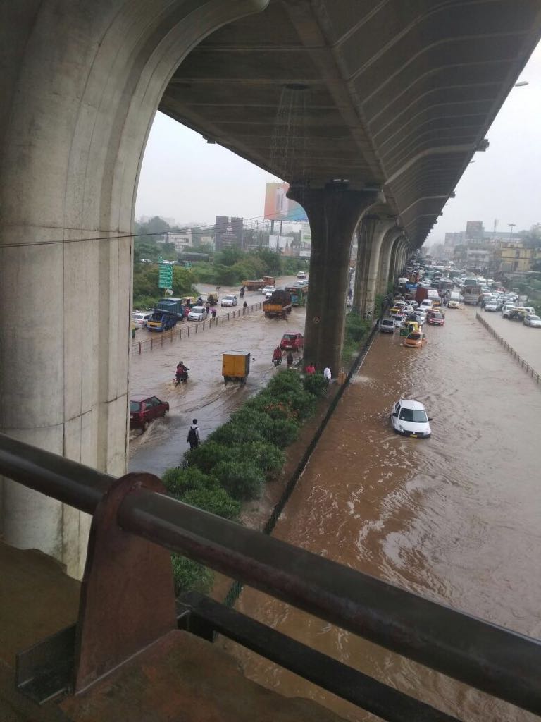 Heavy rain disrupts life in Bengaluru. Heavy rain,Heavy rain in Bengaluru,Bengaluru floods,Bangalore floods,bangalore floods roads,Heavy rain in Bangalore
