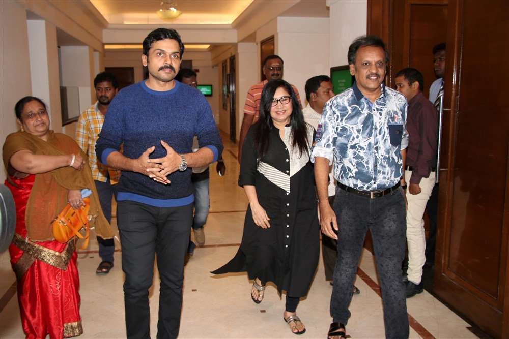 Tamil movie Idli Movie Teaser launched in Chennai. Celebs like Karthi, Saranya Ponvannan, Kovai Sarala, Anu Krishna and others graced the event. Karthi,Saranya Ponvannan,Kovai Sarala,Idli Movie Teaser Launch,Idli Teaser Launch,Idli Teaser Launch pics,Idli Teaser Launch images,Idli Teaser Launch stills,Idli Teaser Launch pictures,Idli Teaser Launch photos