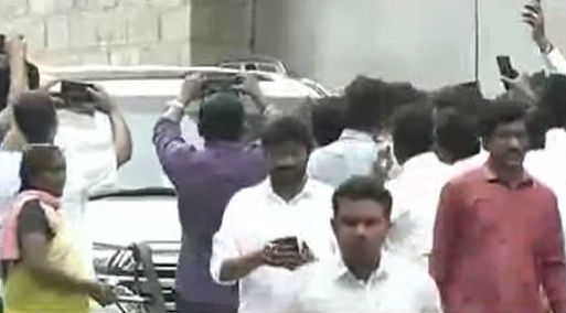 Sasikala out of Bengaluru jail on five-days parole. Sasikala,Sasikala leaves from Bengaluru Central Jail,Sasikala leaves Bengaluru Central Jail,Sasikala leaves Central Jail,Sasikala parole