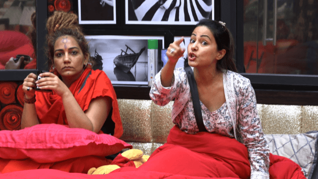 Hina Khan and Arshi are the first to get into a major conflict with a heated exchange of words. Hina, who was till now the peacemaker of the house, has slowly started lashing out against the opposite team. Soon, Arshi and Jyoti get into an argument over a matter that started as a joke but ended in a war! In lighter moments, Akash proposes to Jyoti for marriage as his ultimate fantasy is to date a ‘village girl.’