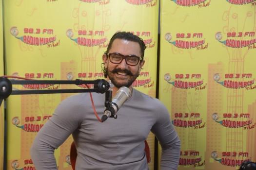 Aamir who is playing a quirky music-composer in Secret Superstar promotes Secret Superstar at Radio Mirchi.