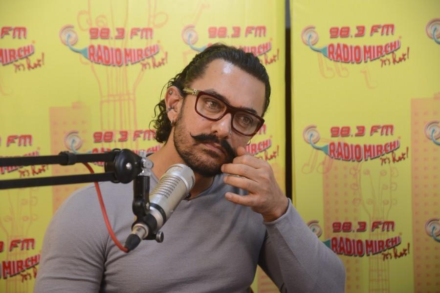 Produced by Aamir Khan, Kiran Rao under the banner name of Aamir Khan Productions, Zee Studios, and Akash Chawla, Secret Superstar is written and directed by Advait Chandan. The film is slated to release on October 19. Aamir Khan,Secret Superstar,Secret Superstar promotion,Secret Superstar movie promotion,Aamir Khan promotes Secret Superstar,Aamir Khan at Radio Mirchi