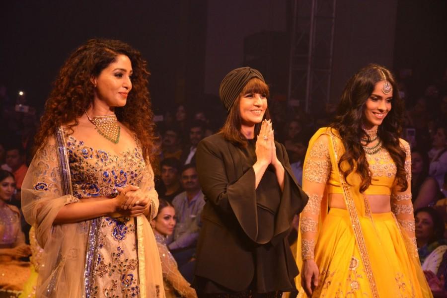 Neeta Lulla & Sania Nehwal grace the Ramp at Bangalore Times Fashion Week at JW Marriott on 08th Oct. Sridevi,Shruti Hassan,Saina Nehwal,Rragini Dwivedi,Aindrita Ray,Bangalore Times Fashion Week,Bangalore Times Fashion Week 2017