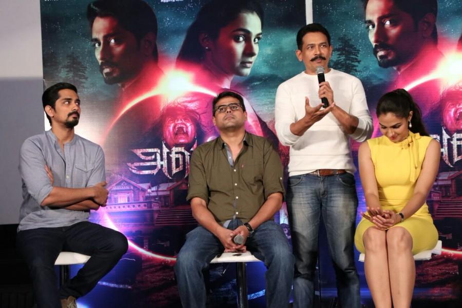 Siddharth, Milind Rau, Atul Kulkarni and Andrea Jeremiah spotted at the event. Siddharth,Andrea Jeremiah,Atul Kulkarni,Aval,Aval Press meet,Aval Press meet pics,Aval Press meet images,Aval Press meet stills,Aval Press meet pictures,Aval Press meet photos