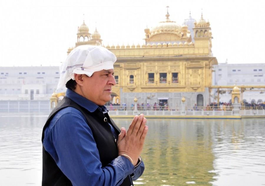 Actor Gajendra Chauhan pays obeisance at the Golden Temple in Amritsar on Oct 10, 2017. Gajendra Chauhan,Chairman of the Film,Chairman of the Film Gajendra Chauhan,Gajendra Chauhan visits Golden Temple