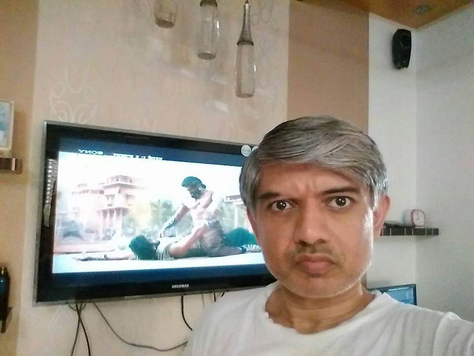 Fans of Prabhas in huge numbers took it up to social media platforms to share their excitement of the premiere by uploading selfies with Prabhas who was on screen. Lots of fans posted their selfies with the hashtag #SelfiewithBaahubali. Prabhas,Prabhas fans,Baahubali 2: The Conclusion,Baahubali,Baahubali 2,Prabhas fans take selfies
