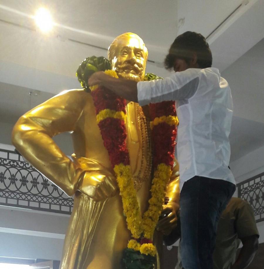 Sivakarthikeyan visits Nadigar Thilagam Sivaji Ganesan memorial hall. Sivakarthikeyan,actor Sivakarthikeyan,Sivaji Ganesan memorial hall,Sivakarthikeyan at Sivaji Ganesan memorial hall,Nadigar Thilagam