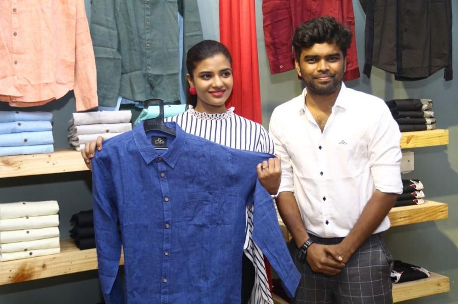 South Indian actress Aishwarya Rajesh unveiled the cambric collections at Sathya NJ fashion house. Aishwarya Rajesh,Aishwarya Rajesh cambric collections,cambric collections,Sathya NJ fashion house,Sathya NJ