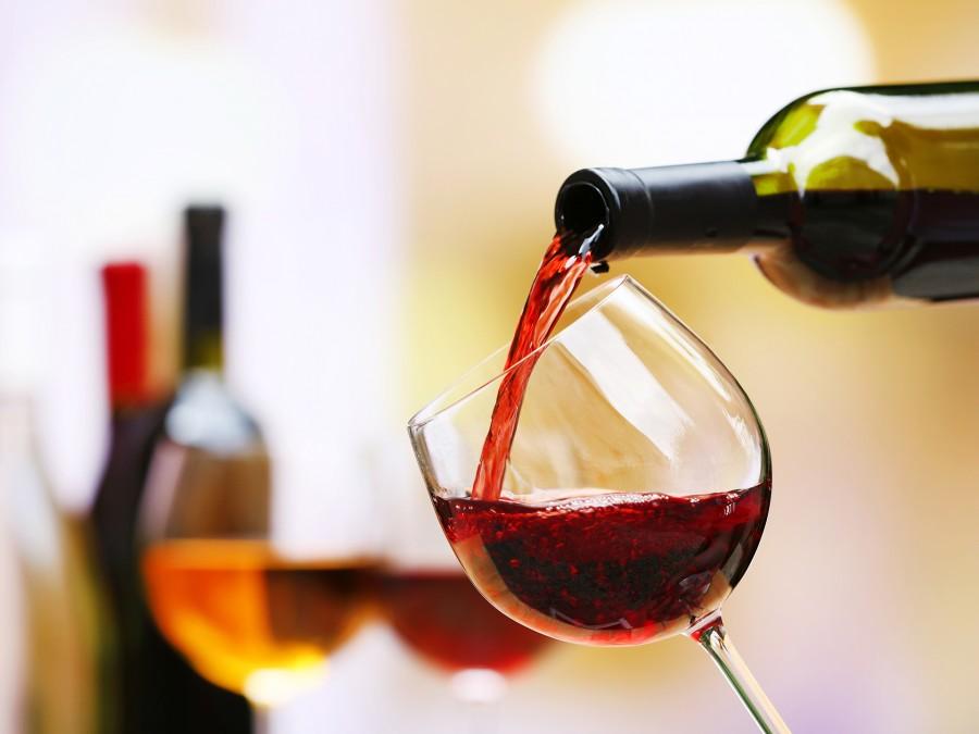 Wine: White wine has an acid content that tends to increase the risk of dark dental stains. Coffee,tea,wine,Beverages,Curry,Balsamic Vinegar,Berries,stain teeth,foods for stain teeth