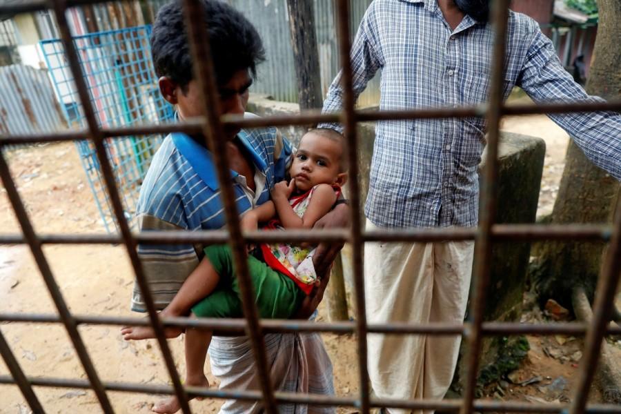 A child suffering from severe diarrhoea is brought to a dysentery clinic run by Medical Teams International at the Kutupalong Rohingya refugee camp near Cox's Bazar, October 7, 2017. Murray said there could be "tens of thousands" of victims in an outbreak. Paranietharan said his organization had the capacity to handle 70,000 cholera cases. Rohingya refugee camps,Rohingya camps,refugee camps,Bangladesh