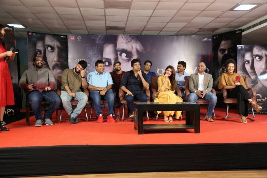 Telugu Movie Raju Gari Gadhi 2 Press Meet held at Hyderabad. Celebs like Akkineni Nagarjuna, Samantha, Seerat Kapoor graced the event. Akkineni Nagarjuna,Samantha,Seerat Kapoor,Raju Gari Gadhi 2,Raju Gari Gadhi 2 press meet,Raju Gari Gadhi 2 press meet pics,Raju Gari Gadhi 2 press meet images,Raju Gari Gadhi 2 press meet stills